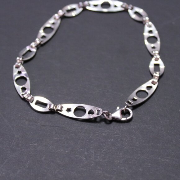 Vintage Silver Bracelet with Star and Circle Design - Picture 11 of 12